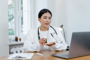 Recepta online dla osoby upoważnionej – jak bliscy mogą pomóc w realizacji leczenia