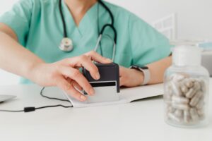 Recepta online a dokumentacja leczenia – jakie informacje warto przygotować przed konsultacją