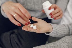 Recepta online na leki przeciwbólowe przewlekle – kiedy lekarz może przedłużyć leczenie