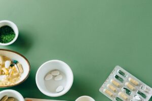 Recepta online a suplementy i leki – dlaczego lekarz powinien znać wszystkie przyjmowane preparaty