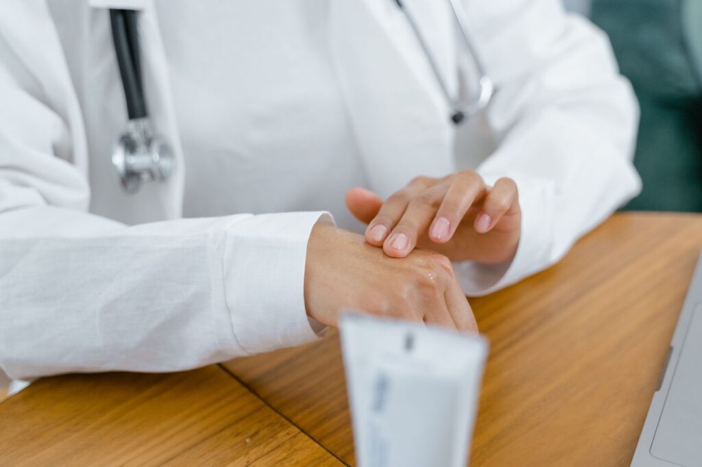 Recepta online na leki dermatologiczne – jakie terapie można kontynuować po konsultacji?